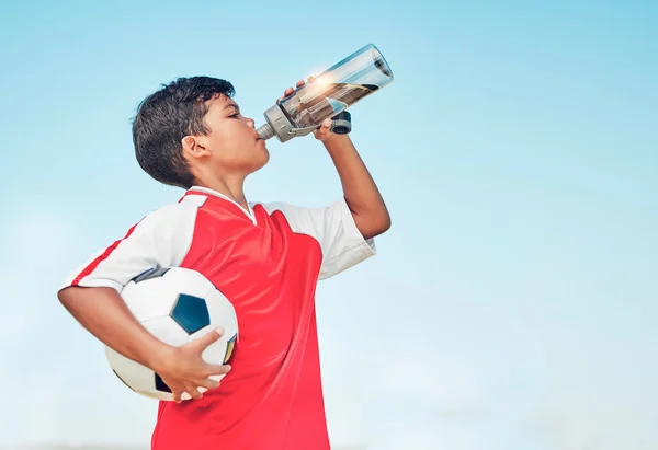 Träning Sport Och Fotboll Med Barn Dricksvatten För Fitness Hälsa — Stockfoto