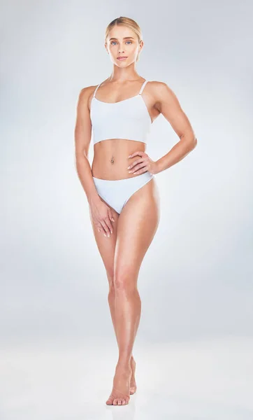 Body Fitness Underwear Model Woman Studio Gray Background Promote Health — Stock Photo, Image