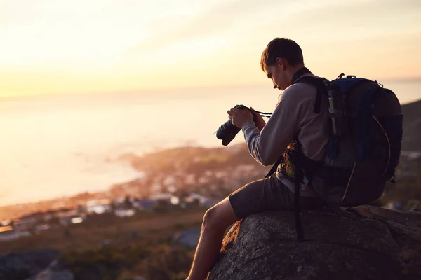 Fazer Pôr Sol Durar Para Sempre Jovem Fotógrafo Tirando Uma — Fotografia de Stock