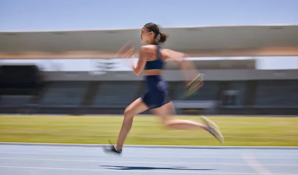Kadın Spor Eğitiminde Stadyum Pistinde Koşmak Spor Yapmak Yarış Maraton — Stok fotoğraf