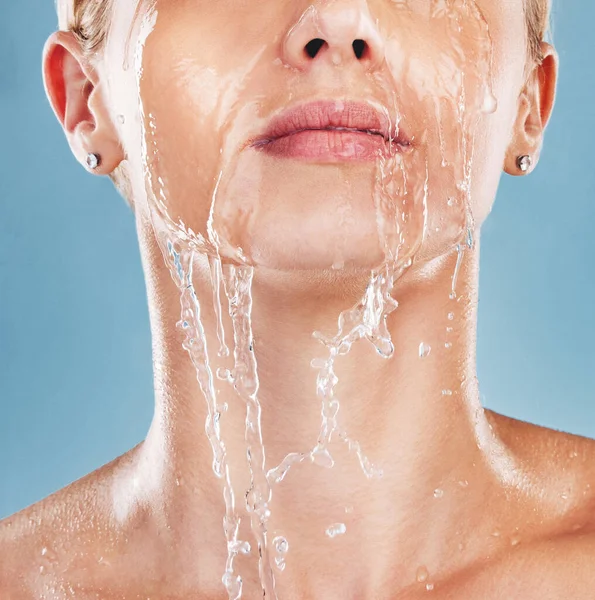 Woman Face Water Splash Cleaning Skin Wellness Shower Blue Studio — Stock Photo, Image