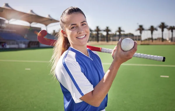 Spor Hokey Kadınlar Spor Antrenman Oyun Antrenmanı Için Stadyumda Mutlu — Stok fotoğraf