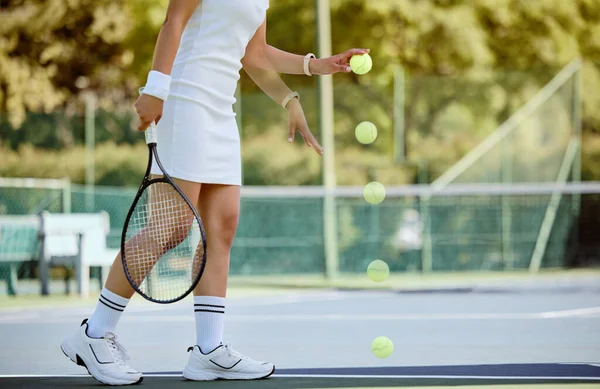 Frau Tennis Und Ball Hüpfen Auf Dem Tennisplatz Training Und — Stockfoto