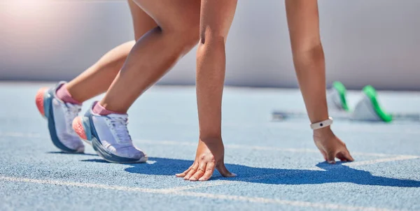 Inicio Pista Carreras Piernas Corredor Mujer Atleta Listo Para Correr — Foto de Stock