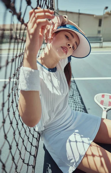 Теніс Жінка Відпочиває Спортивний Спортсмен Грає Тенісному Корті Відкритому Повітрі — стокове фото