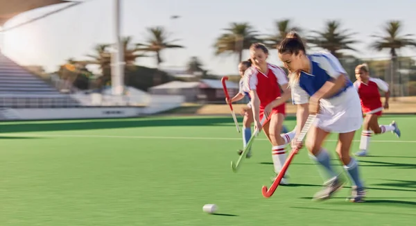 Spor Hokey Kadınlar Sahada Oyun Oynuyorlar Maç Yapıyorlar Stadyumda Antrenman — Stok fotoğraf