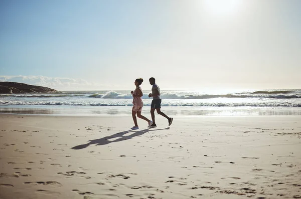 Bewegung Paar Und Strandlauf Bei Sonnenaufgang Für Gesundheit Training Und — Stockfoto