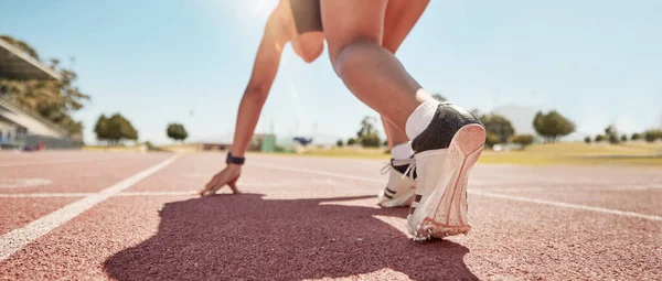 Läufer Starten Rennen Laufstrecke Und Wettkampf Herausforderung Oder Cardio Fitness — Stockfoto