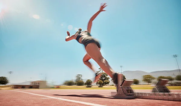 Geschwindigkeit Bahnstart Und Frauenlauf Für Das Marathontraining Fitness Oder Training — Stockfoto