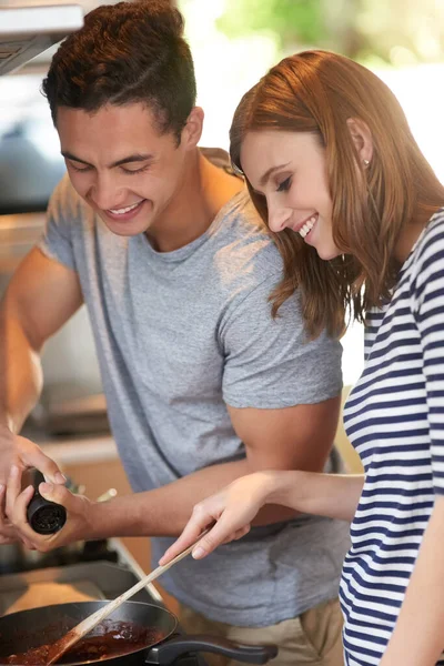 Getting Help Her Favourite Sous Chef Happy Young Couple Cooking — Stock Photo, Image