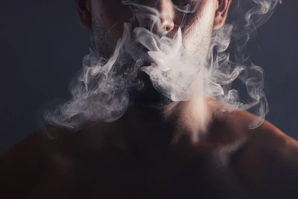 Rök Moln Och Ansikte Människan Med Föroreningar För Marijuana Rökare — Stockfoto
