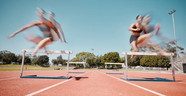 Fitness Saltar Correr Mujeres Una Competición Deportiva Obstáculos Atletas Evento —  Fotos de Stock