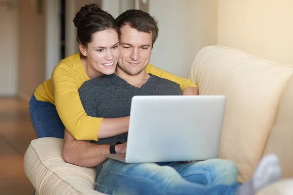 Working Budget Comfort Couch Loving Couple Using Laptop Together Home — Stock Photo, Image