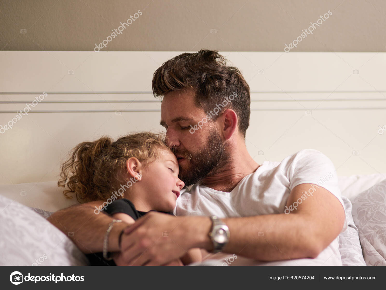 Showering His Little One Endless Love Father Daughter Bonding Together — Stock Photo