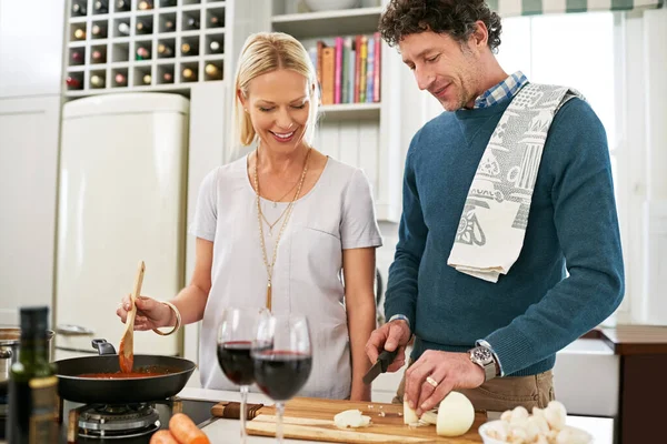 Cozinhar Com Amor Fornece Alimento Para Alma Casal Feliz Cozinhar — Fotografia de Stock
