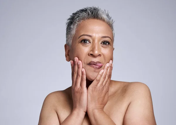 Cuidado Piel Cómic Modelo Senior Con Belleza Cosmética Rutina Facial — Foto de Stock
