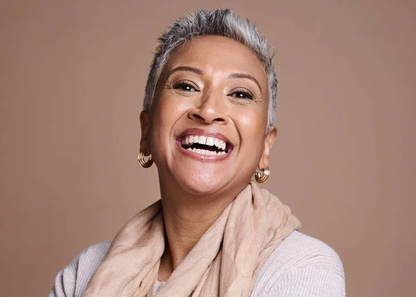 Sonríe Mujer Feliz Mayor Emocionado Por Bienestar Belleza Cuidado Piel — Foto de Stock