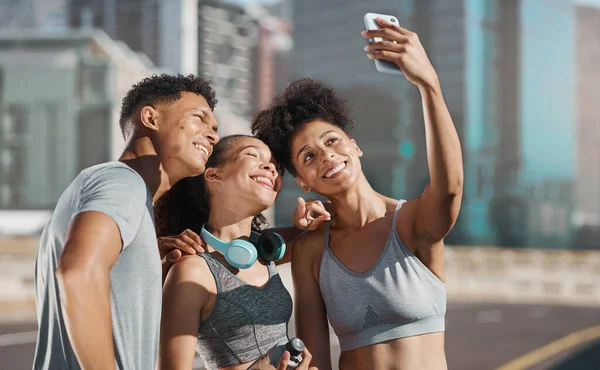 Selfie Fitness Pessoas Cidade Amigos Com Smartphone Para Treino Treinamento — Fotografia de Stock