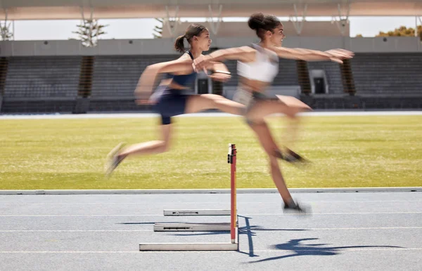Fitness Yarış Engeller Siyah Bir Kadın Spor Atleti Ile Dayanıklılık — Stok fotoğraf