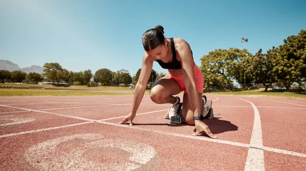 Koşucu Stadyum Kadın Sporu Açık Havada Koşu Antrenman Kardiyo Için — Stok fotoğraf