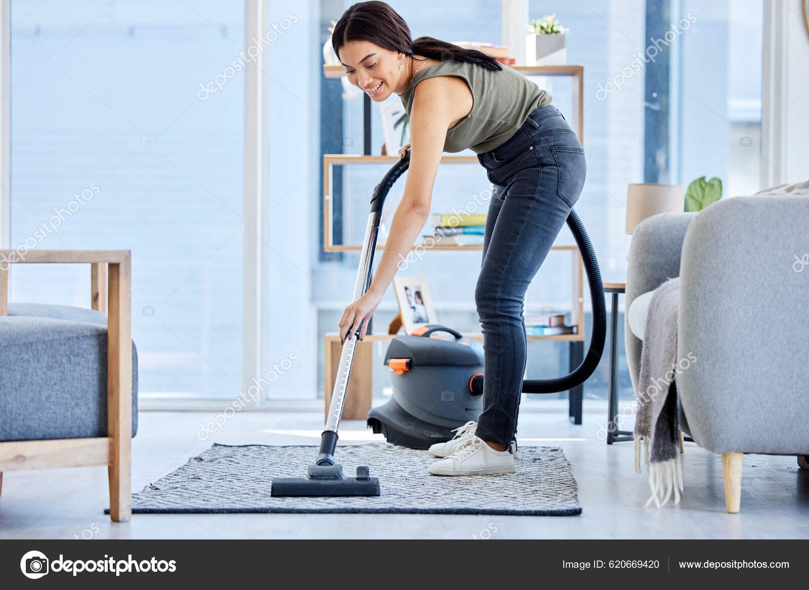 Smile Vacuum Machine Woman Cleaning Floor Living Room Home Happy Stock  Photo by ©PeopleImages.com 620669420