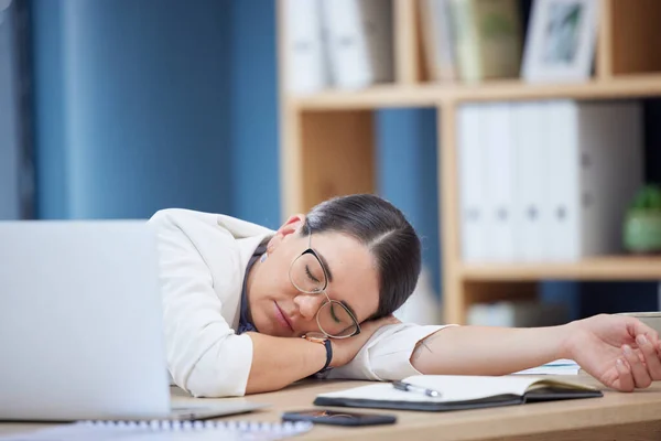 Burnout Mulher Negócios Dormindo Cansado Cargo Depois Trabalhar Horas Extras — Fotografia de Stock