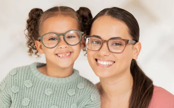 Madre Niña Gafas Tienda Optometría Marco Feliz Después Comprar Tienda — Foto de Stock