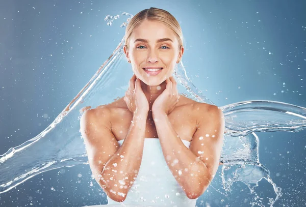 Water Hydration Portrait Woman Splash Skincare Wellness Beauty Blue Studio — Stock Photo, Image