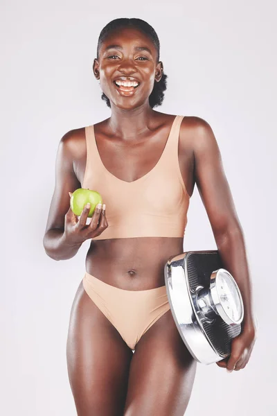 Mulher Negra Corpo Peso Retrato Escala Saúde Para Beleza Cuidados — Fotografia de Stock