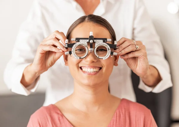 Oční Testy Vidění Optometrie Zákaznicí Která Testuje Své Oči Během — Stock fotografie