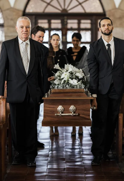 Funeral Igreja Família Carregam Caixão Para Morte Tristeza Sermão Para — Fotografia de Stock