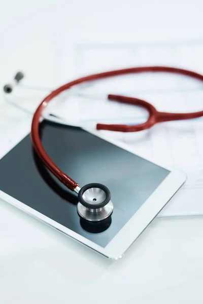 Zanotujmy Aktach Żeby Każdy Lekarz Miał Nich Dostęp Stetoskop Tablet — Zdjęcie stockowe