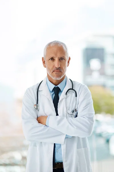 Χρειάζεσαι Έναν Γιατρό Σαν Εμένα Ένας Ώριμος Άντρας Γιατρός Που — Φωτογραφία Αρχείου