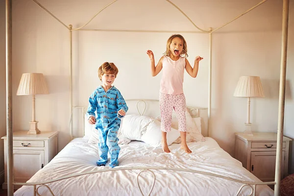 Jumping Joy Two Young Children Jumping Together Bed Home — Stock Photo, Image
