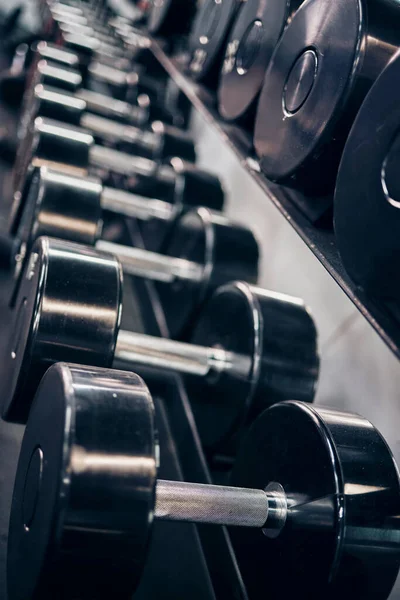 Fitness Treino Halteres Ginásio Vazio Para Exercício Desenvolvimento Musculação Treinamento — Fotografia de Stock