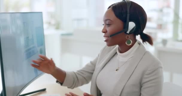 Auricolare Call Center Servizio Clienti Donna Nera Conversare Aiutare Online — Video Stock