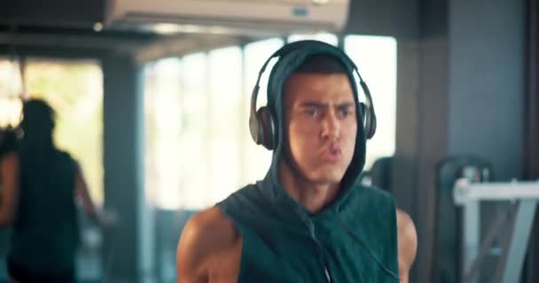 Fitness Homem Pular Com Corda Música Para Motivação Exercício Treinamento — Vídeo de Stock