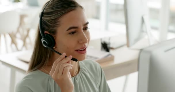Telemarketing Call Center Och Anställd Rådgivning Försäljning Online Med Hörlurar — Stockvideo