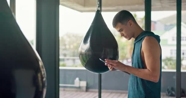 Fitness Gezondheid Man Sportschool Met Tablet Sociale Media Internet Surfen — Stockvideo
