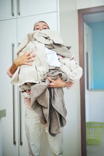Peeking Pile Portrait Young Woman Carrying Pile Laundry — Stock Photo, Image