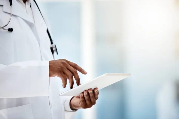 Gesundheitswesen Medizin Und Die Hände Eines Arztes Mit Einem Tablet — Stockfoto