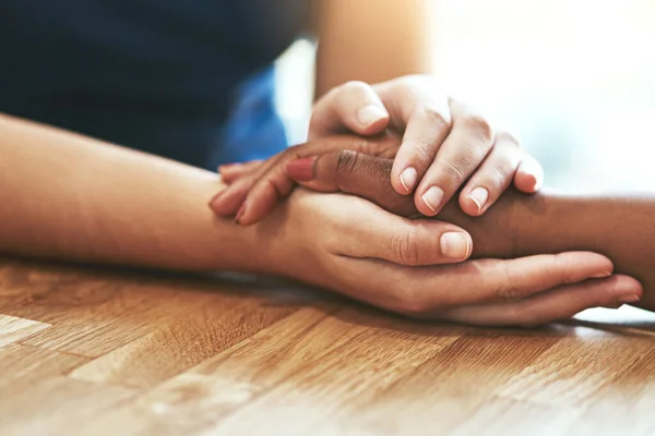 Youll Never Alone Two People Holding Hands Comfort — Stock Photo, Image