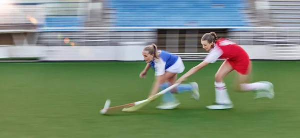 Hockey Action Och Kör Kvinnor Ett Spel Tävling Eller Idrottsevenemang — Stockfoto