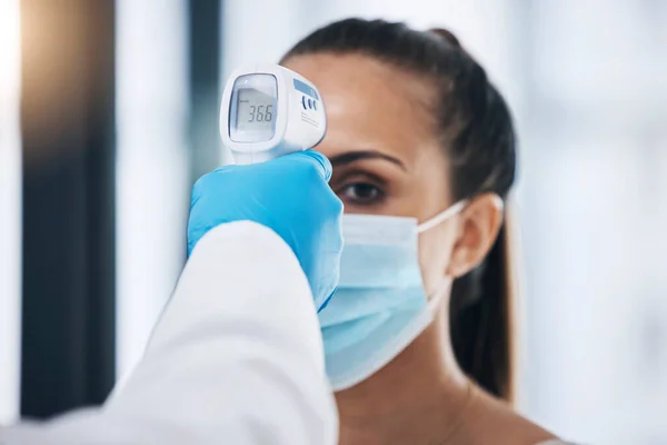 Zoom Doctor Covid Woman Face Thermometer Hospital Corona Covid Virus — Stock Photo, Image