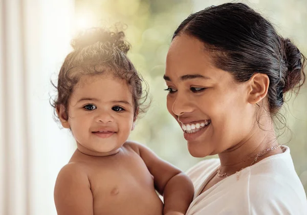 Moeder Baby Geluk Van Familie Met Een Glimlach Liefde Zorg — Stockfoto
