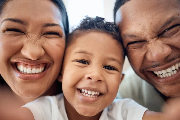 Selfie Face Smile Black Family Home Bonding Taking Photo Enjoying — Stock Photo, Image