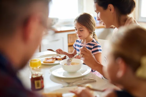 Having Fun Breakfast Table Family Having Breakfast Together — Φωτογραφία Αρχείου