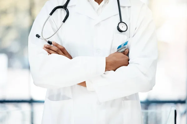 Zbliżenie Opieka Zdrowotna Lekarz Krzyżowanymi Ramionami Stetoskop Zaufanie Szpitala Zdrowy — Zdjęcie stockowe