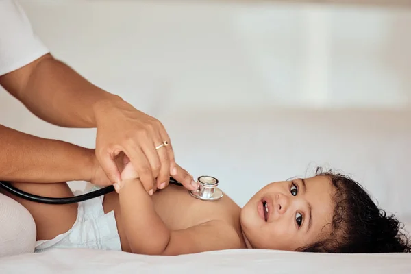 Medische Consultancy Stethoscoop Met Baby Bed Voor Gezondheidszorg Cardiologie Pediater — Stockfoto
