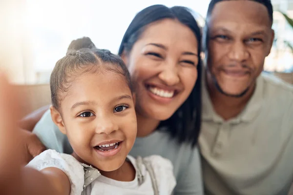 Mor Far Och Barn Tar Selfie Som Lycklig Familj Avkopplande — Stockfoto